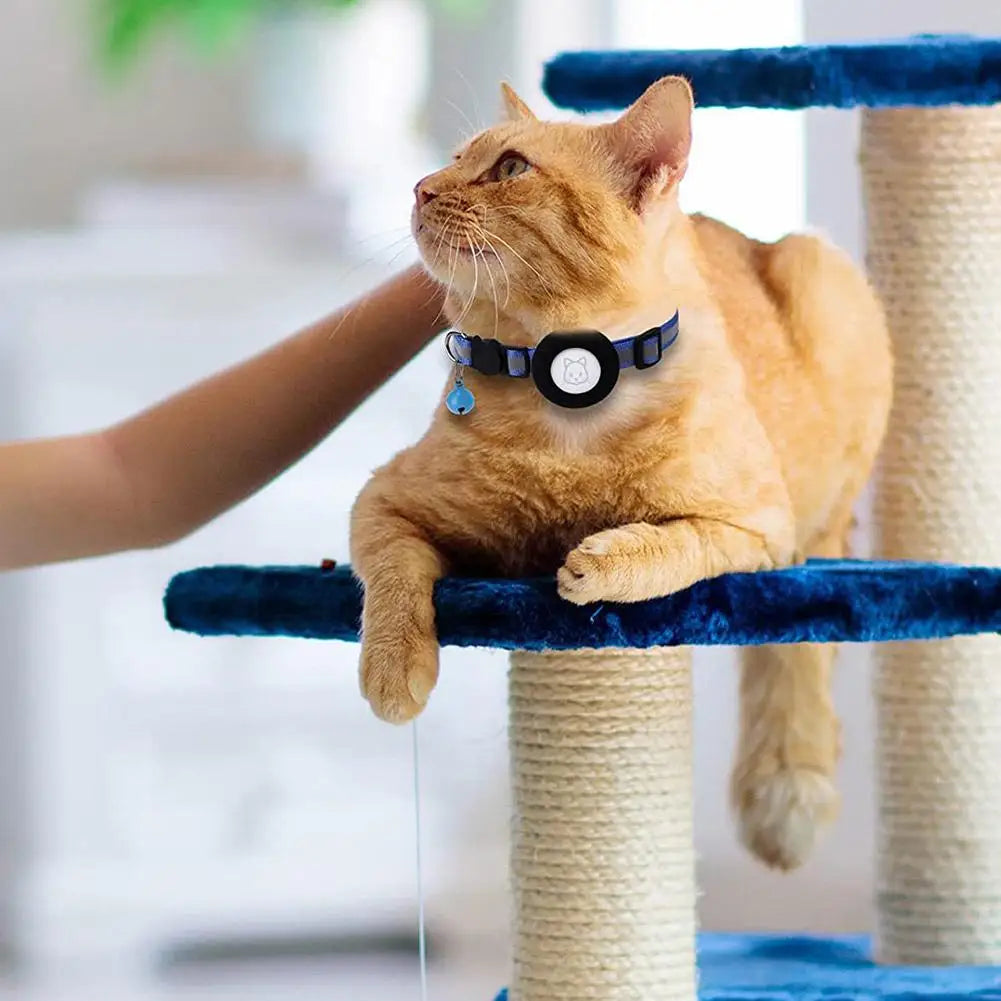 Collar Reflectante para Gatos con Funda para AirTag — Cascabel, Colgante de Dirección y Huellas